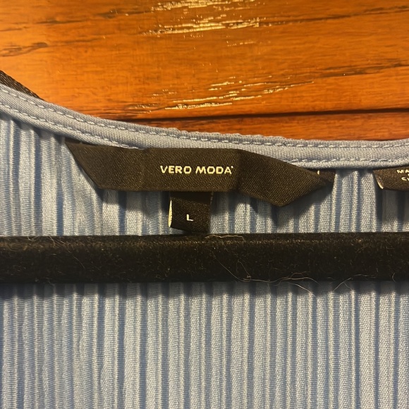 Vero Moda faux-wrap pleated dress L - Picture 2 of 3